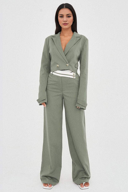 Lässiger, tief ausgeschnittener, geknöpfter, kurzer Blazer & lockere Hose im Set